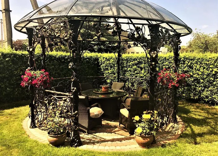 Svečių namai Sveciu Namai Avada 3*